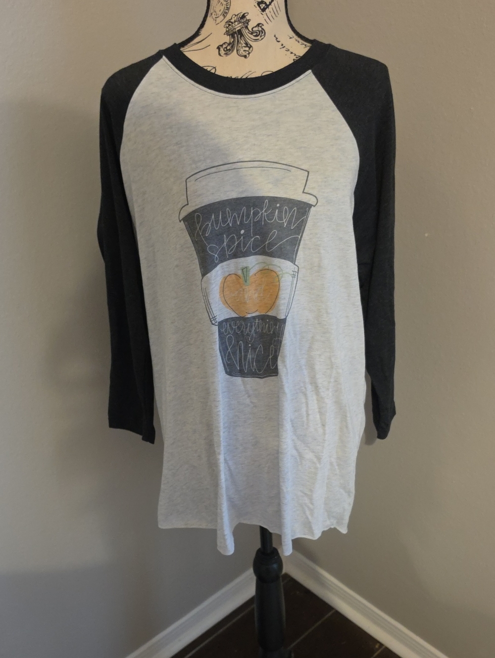 Next Level Apparel Women's Black & Heather Gray Pumpkin Spice Raglan Tee Size L